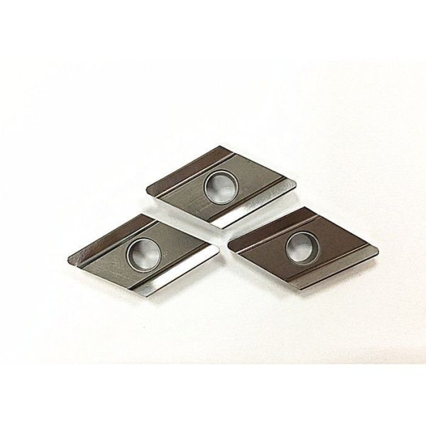 Proceso de mecanizado de metales El torno inserta el material DNGG de Ticn Cermet