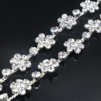 China Silver Copper Plated Diamond Rhinestone Necklace Welded Flower Shape on sale