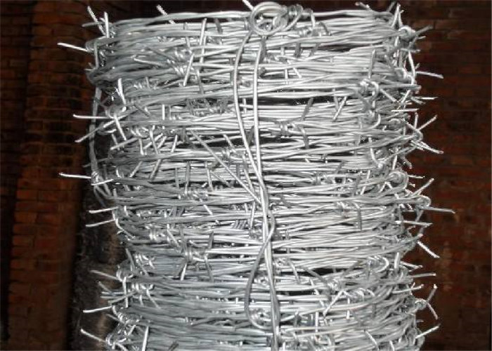China haciendo que cerca/carrete del alambre de púas del alambre de púas/ata con alambre los postes/coste de la cerca/del alambre de púas del jardín del alambre de la maquinilla de afeitar on sale