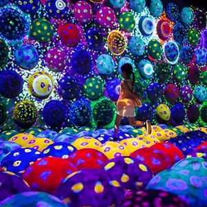 China 室内クールジャンプ スペース ボンシング スフィア フロア インタラクティブな投影 wholesale