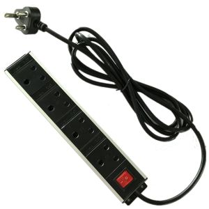 China La tira de aluminio del poder de Shell Multi South Africa Socket con los clips metálicos, 4 mercados acciona los zócalos supplier