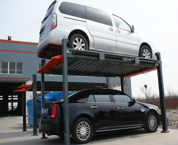 6Cuatro ascensores de estacionamiento con matrícula QDMY-608C