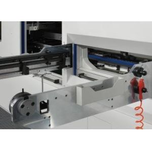 China 最高の精度を維持する自動段ボール型抜き機、カートン用ストリッピングなしの紙型抜き機 wholesale