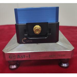 China Torno Autocentrante Manual de 5 Eixos / Fresadora CNC 0,02 mm supplier