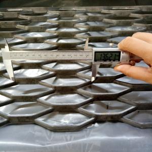 China 亜鉛メッキ 3.0ポンド 滑り止め付きエキスパンドメタル床材(産業用プラットフォーム用) wholesale