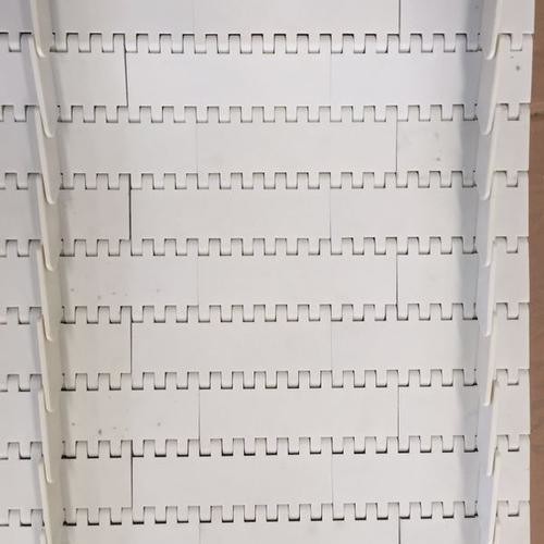 China Cinturón de transporte automático de plástico modular con costilla elevada 900 de funcionamiento recto para la máquina de embalaje supplier