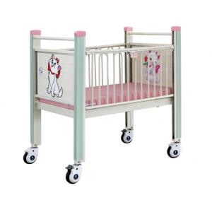 ピンクの漫画の移動可能なベビー ベッド、足車の病院のベビー ベッドの病院の幼児のベッドが付いている鋼鉄エポキシの赤ん坊の心配のベッド