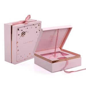 China China Custom Magnetic Personalised Paper Gift Box For Handbag Packaging supplier