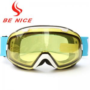 China Yellow Windproof Mirrored Ski Goggles Outdoor Sports Equipment With CE Certificate supplier