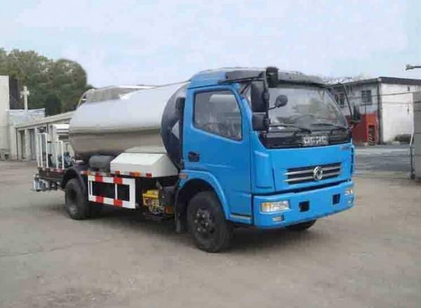 Four Wheels Special Purpose Trucks Dongfeng 6000L Bitumen Distributor Truck
