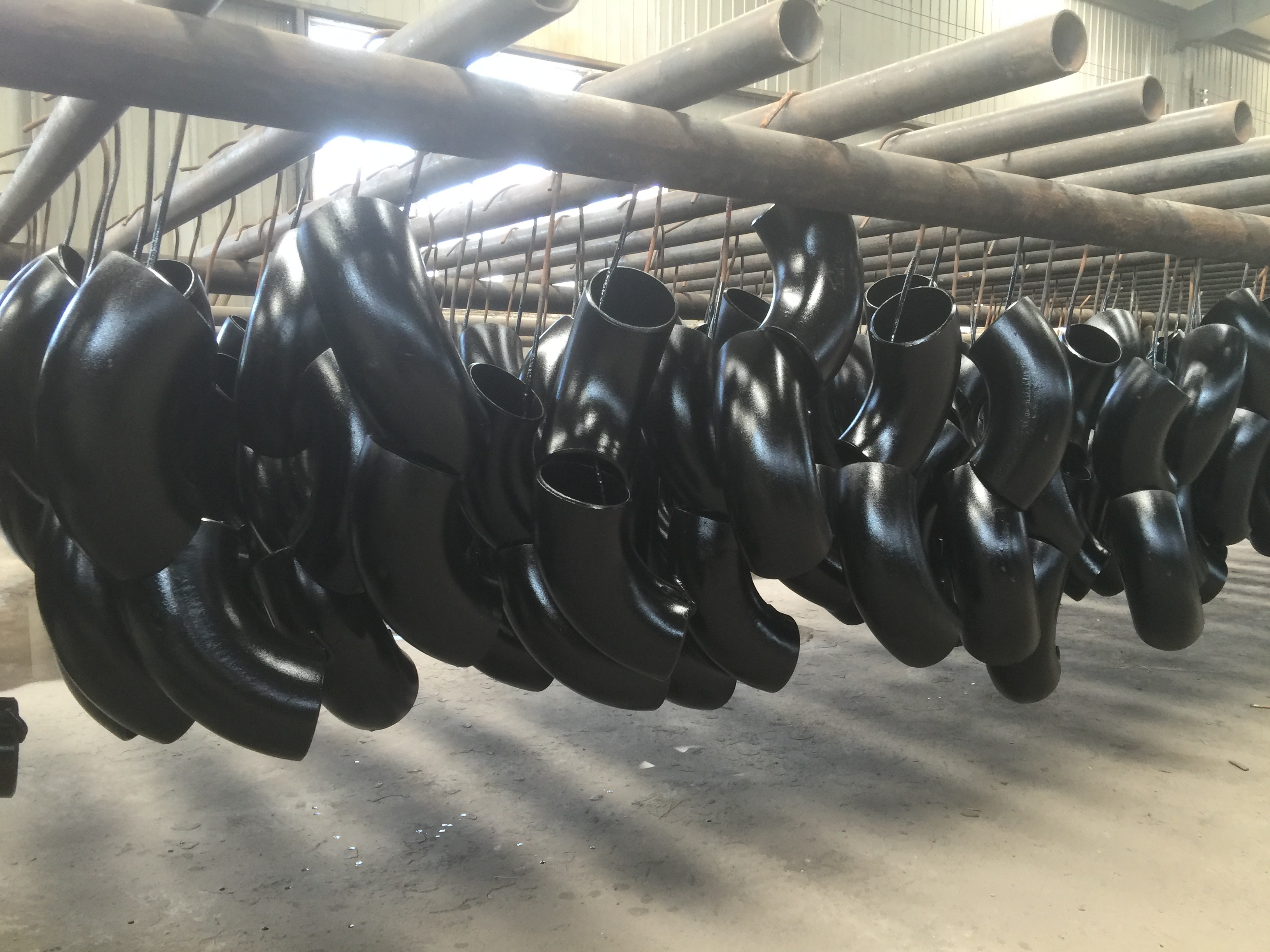 China Bezošvé oblúky LR, ANSI B 16,9 ASTM A234 WPB, WPL6, A106 Gr.B de Rúrové del hrubostenné supplier