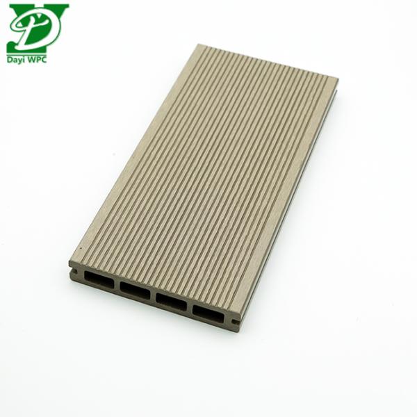 Decking de WPC de núcleo hueco en relieve en 3D