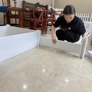 China モジュラルのPvcガーデンプランターボックス 正方形 柔軟な拡張 wholesale