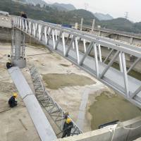 Medio sistema del raspador de barro del puente con los tanques de sedimentación secundarios