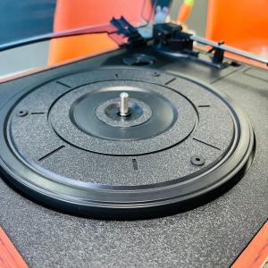 China Lecteur de disques vintage avec haut-parleurs intégrés, tourne-disque à 3 vitesses avec haut-parleurs wholesale