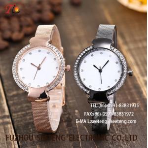 LADY WATCH WITH  DIAMOND ALLOY WATCH QUARTZ WATCH  AND METAL WATCH BAND FASHION WATCH  CONCISE  STYLE BLACK/GOLD