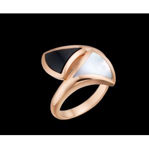   DIVAS’ DREAM ring in 18 kt pink gold ring with black onyx and mother of pearl. Ref. AN857049