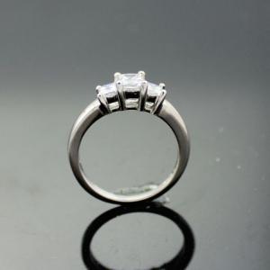 China 925 Silver Jewelry CZ Diamonds Three Stones Engagement Ring (SRT336) supplier