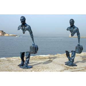 Famous Casting Traveler Design Bronze Statue , Bronze Figurines Custom Size