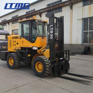 China Solid Tires 2.5 Ton Rough Terrain Forklift Trucks With 4500mm Triplex Mast supplier