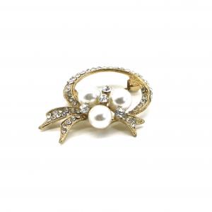 China Round women's bow tie brooch , Pearl And Diamond Brooch for Clothing supplier