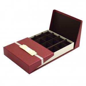 custommiddle door-opened hinged chocolate box with magnet closure