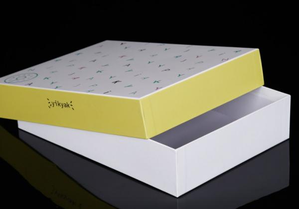 Custom Logo Printed Rigid Cardboard Gift Boxes 157gsm Coated Paper Packaging