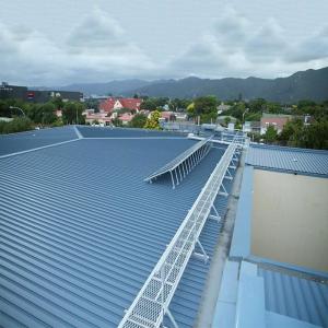 China 0.5mm-15mm Pitched Corrugated Photovoltaic Structures Trapezoidal Standing Seam Solar Panel Roof Mounting Systems supplier