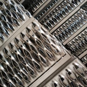 China Diamond Hole Grip Span Safety que raspa o anti deslizamento de aço galvanizado para a prancha da passagem supplier