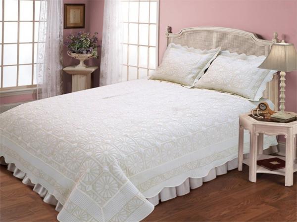 Microfiber Embroidery Double Bed Quilt Covers , Plain Color Design Quilted Bed
