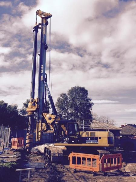 Foundation Pile Drilling Hydraulic Piling Rig With Rotary Angle Displacement