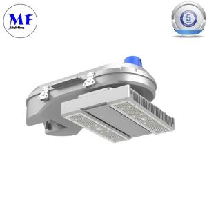 China IP66 étanche à l'eau LED haut mât avec résistance à la corrosion pour les stades et les chantiers ferroviaires supplier
