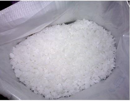 ナトリウムのピロ亜硫酸塩、アルミニウム硫酸塩、リン酸