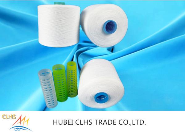 Grado de teñido plástico hecho girar buena firmeza del AAA del tubo de los hilados de polyester para los calcetines que hacen punto