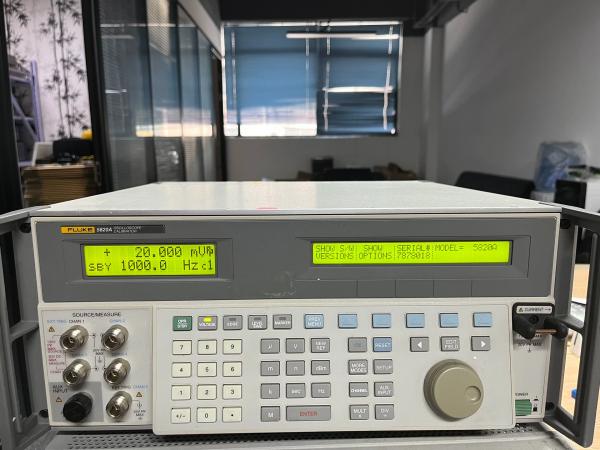 600 MHz 2.1 GHz Opt Oscilloscope Calibrator Fluke 5820A Used Multifunction Calibrator