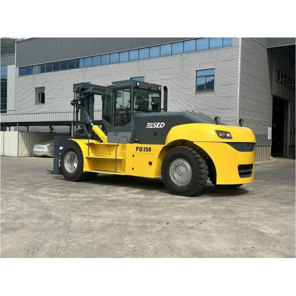China Yuchai Or CUMMINS Front Wheel Steering Forklift With Side Shift supplier