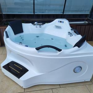 China Whirlpool libre de acrílico echó en chorro bañera y riega el 1.6m combinado supplier