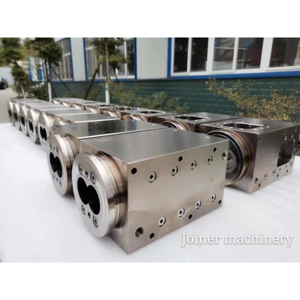 China Barils en nylon à vis de haute qualité pour les extrudeuses en plastique à double vis machine pour usine d'aliments gonflés supplier