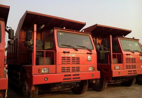 grand camion à benne basculante d'exploitation de chargement véhicule de