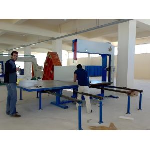 China 精密 垂直 泡 切断 機械 プレス 泡 ブロック 手動 切断 PLC 制御 システム wholesale