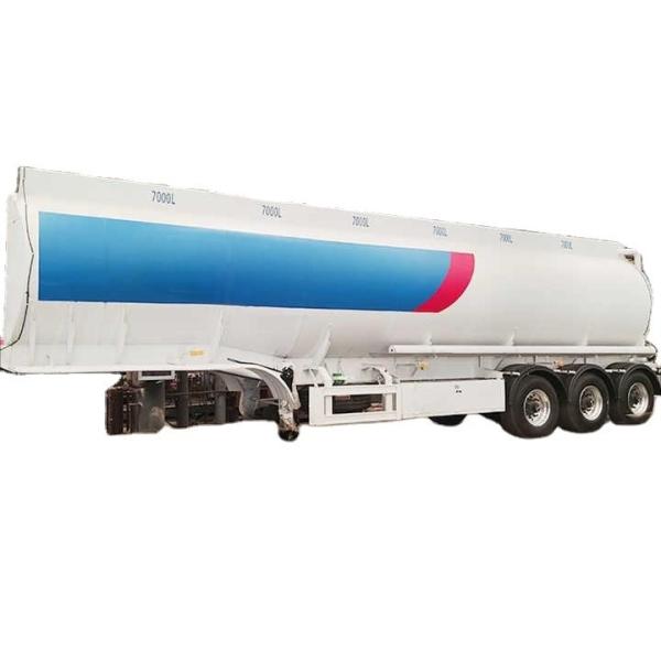 The latest process design of CIMC is a three-axis liquid medium semi-trailer made of high-strength steel.
