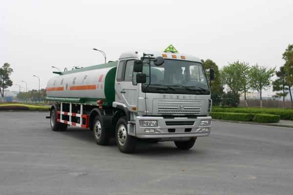 Jinggong Chassis 6x2 For Transport Petroleum , Diesel Oil 220HP Carbon Steel