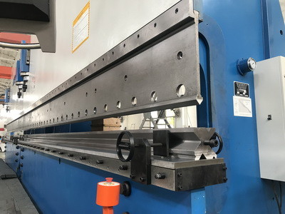 Tandem Press Brake with Back Gauge Accuracy 0.02 Mm Throat Depth 200mm to 1600 Mm and Table Width 200 to 800 Mm