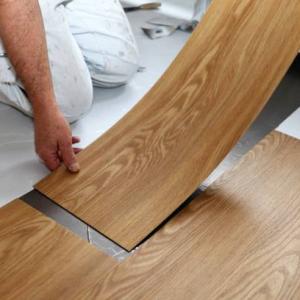 CE Certified 100% Waterproof Flooring Vinyl/PVC/Lvt Flooring LVT Plank Eir Surface 100% Virgin Non-Slip