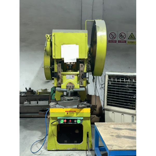 CNC Servo Punch Press 1250 kN Force for Sheet Metal Fabrication