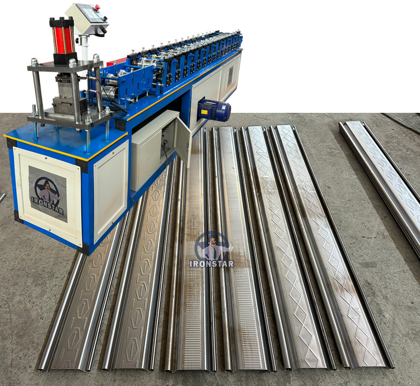China 102mm rolling shutter door roll forming machine with 150mm width material in Dominican supplier
