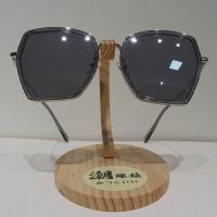 China Butterfly Anti Reflective Sunglasses Transparent , 147mm Women Polarized Sunglasses on sale