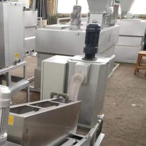 China Sistema de prensa de tornillo de deshidratación de lodos para el procesamiento de aguas residuales de aves de corral wholesale