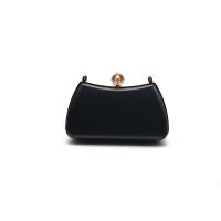 China Elegant Imitation Pearl Clasp Irregular Shape Box Clutch Frame on sale