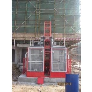 China Gruas gêmeas vermelhas do material de construção da gaiola de VFD para o edifício SC100 supplier
